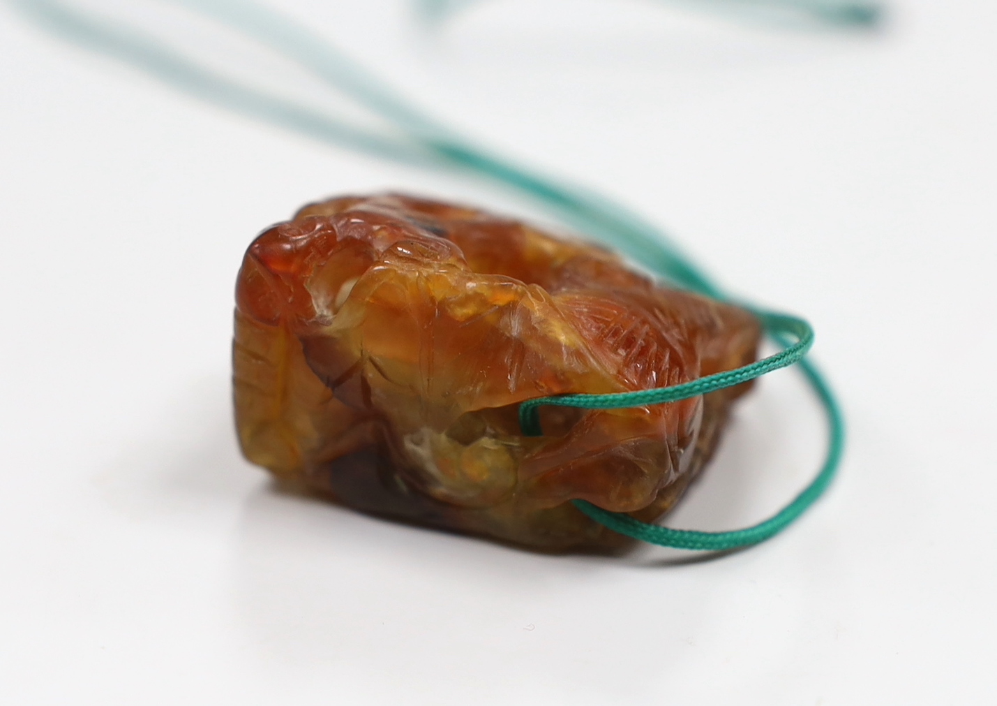 A Chinese chalcedony 'bats and lingzhi' carving , Qing dynasty, 3.5cm